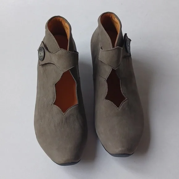 Think Aida Court Shoes Pumps Mary Jane Suede Leather SZ 39 Gray Taupe - Picture 15 of 16